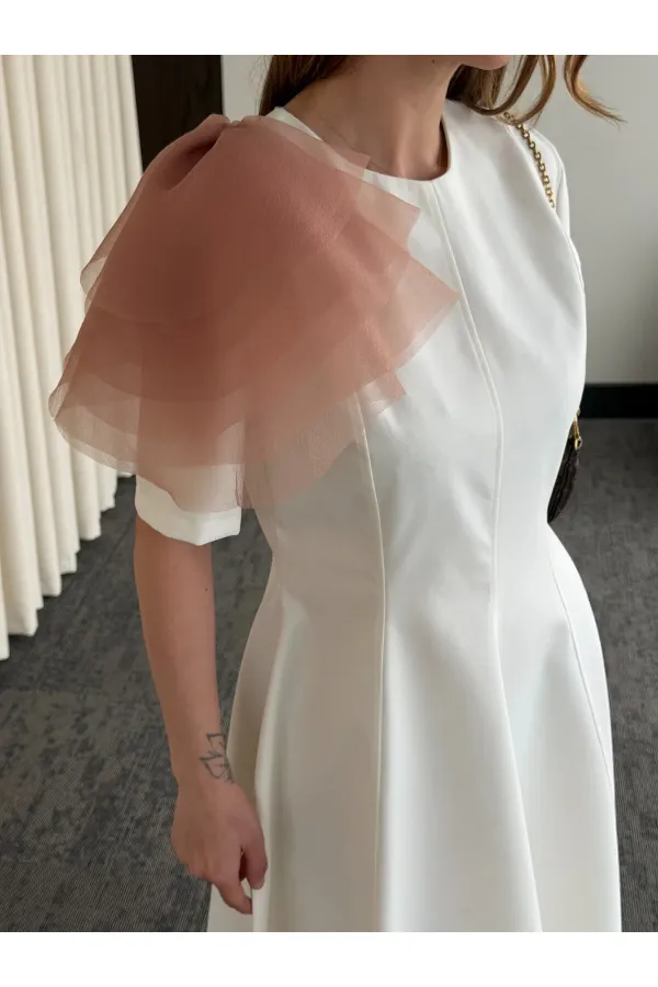 Robe blanc cassé avec broche amovible - 3151