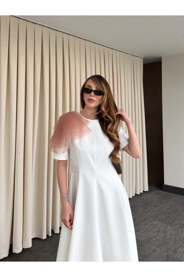 Robe blanc cassé avec broche amovible - 3151