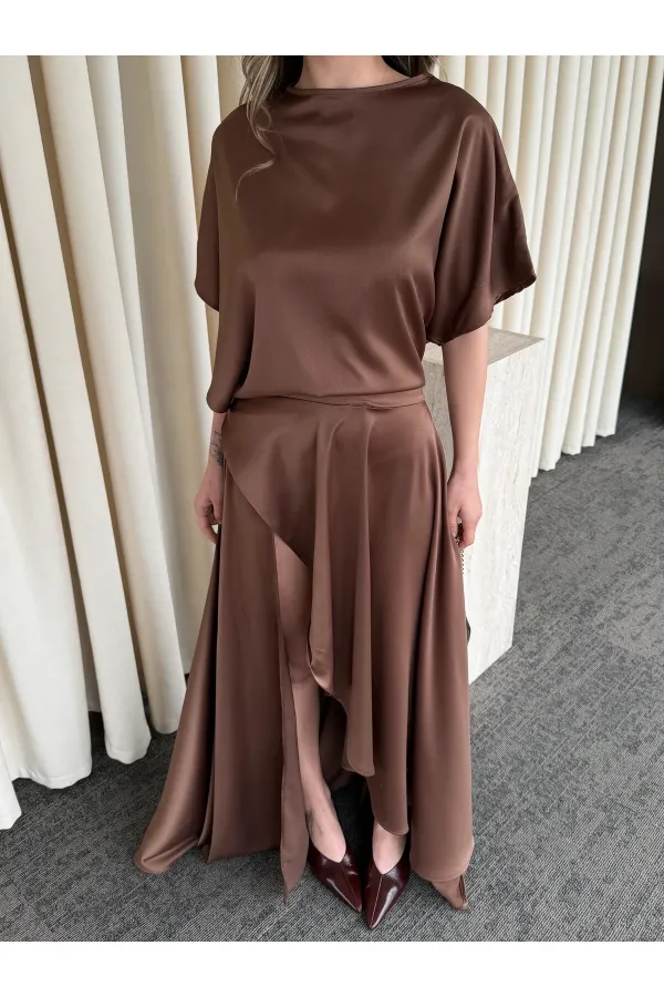 Kahverengi Saten Yırtmaçlı Elbise - 2026