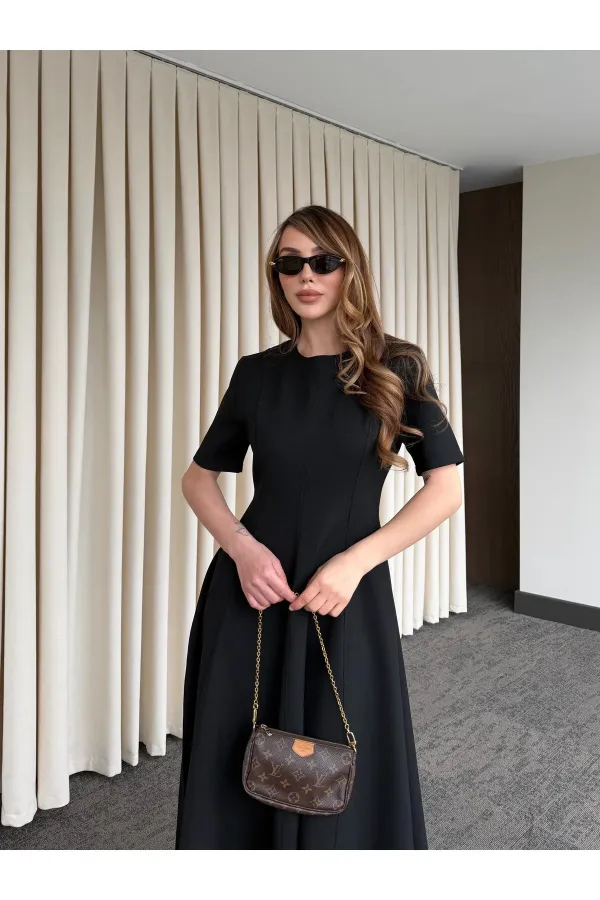 Siyah Seyyar Broşlu Elbise - 3151