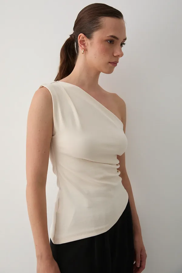 Ekru Tek Omzu Açık Asimetrik Bluz - 251006