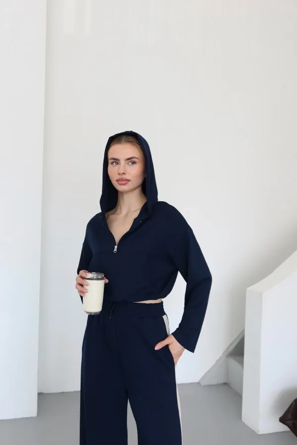 Ensemble bleu marine à capuche et finitions soignées - 8569