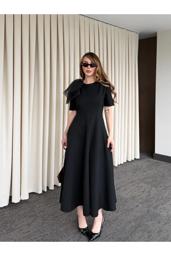 Siyah Seyyar Broşlu Elbise - 3151