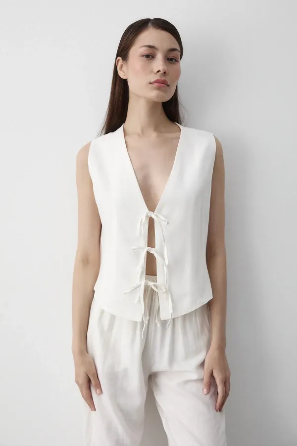Ensemble gilet en mousseline blanche à 3 lacets