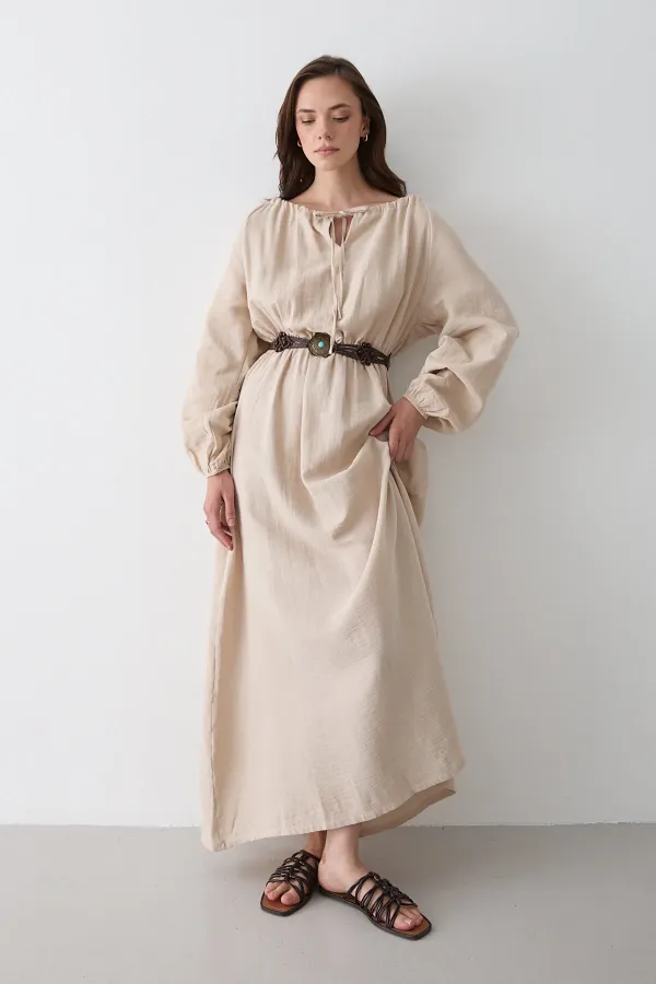 Robe en mousseline naturelle avec détail de lien - 2004