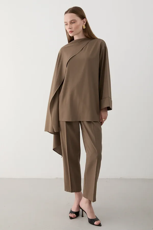 Ensemble chemisier et pantalon en vison avec châle intégré - 8752