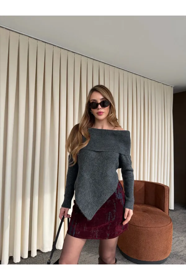 Pull asymétrique anthracite à col bateau - 251193