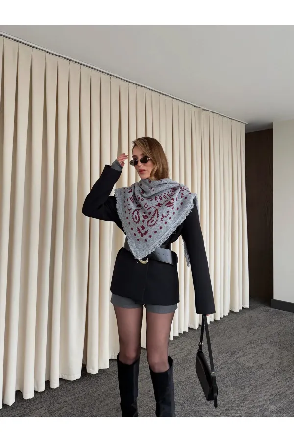 Écharpe tricotée à motifs gris et bordeaux - 251003