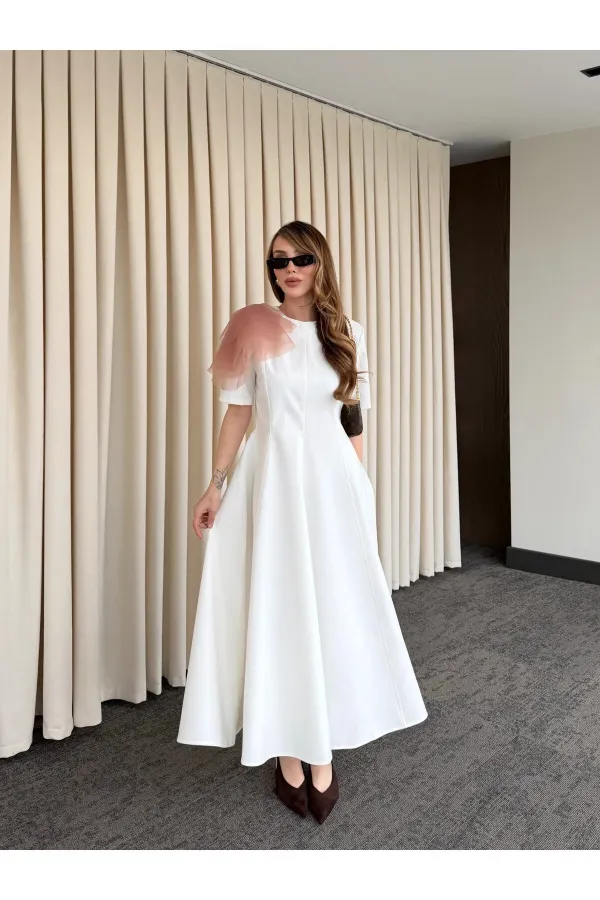 Robe blanc cassé avec broche amovible - 3151