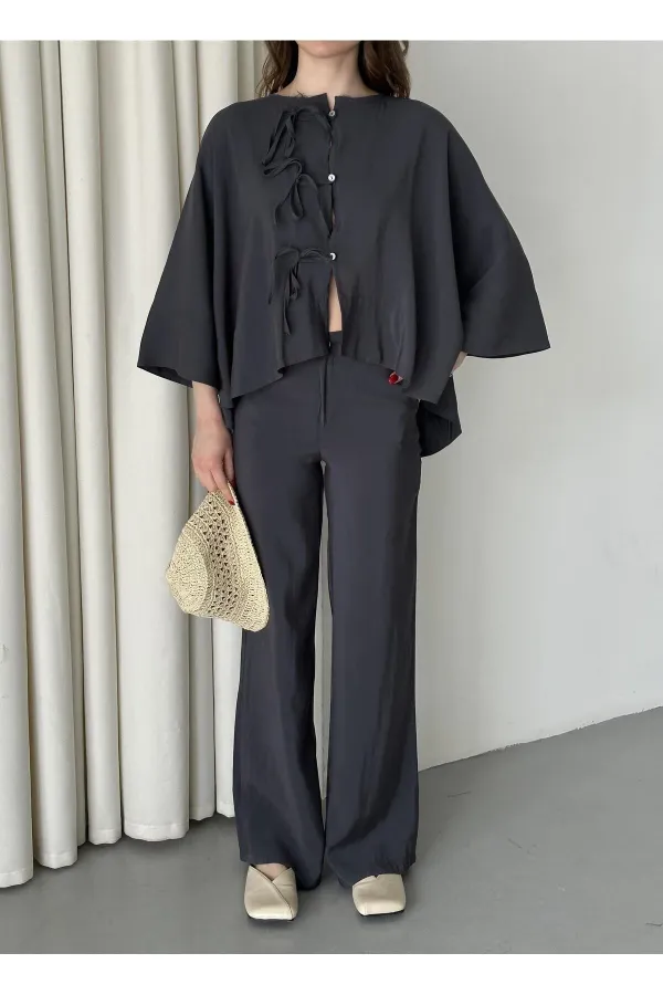 Ensemble anthracite à manches chauve-souris avec détail de bouton lacé