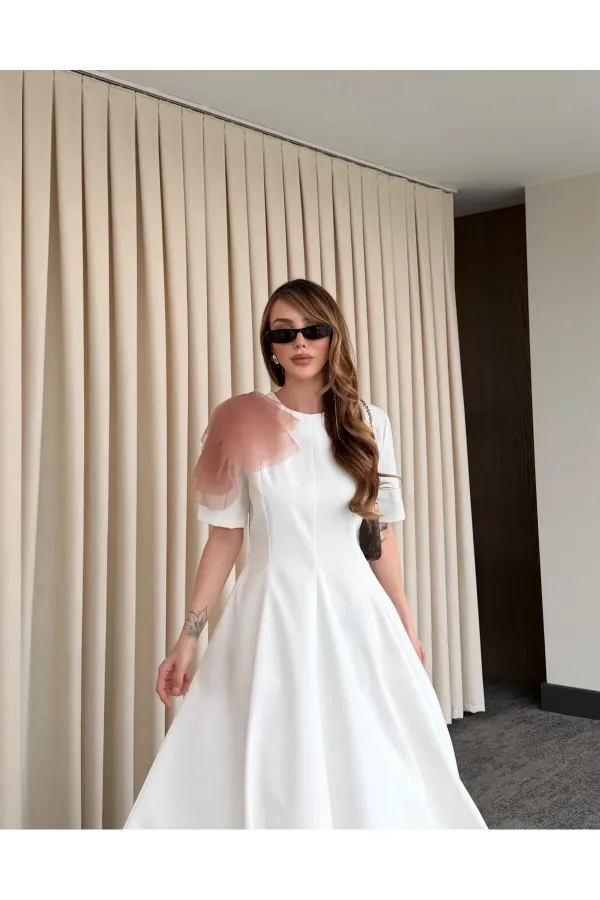 Robe blanc cassé avec broche amovible - 3151