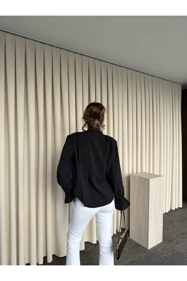 Siyah Fırfır Detaylı Vatkalı Bluz - 1016