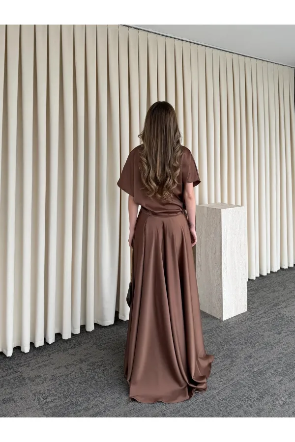 Kahverengi Saten Yırtmaçlı Elbise - 2026