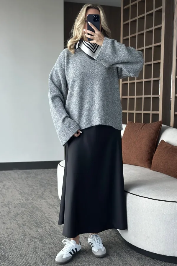 Grey Crew Neck Sweater - 04621