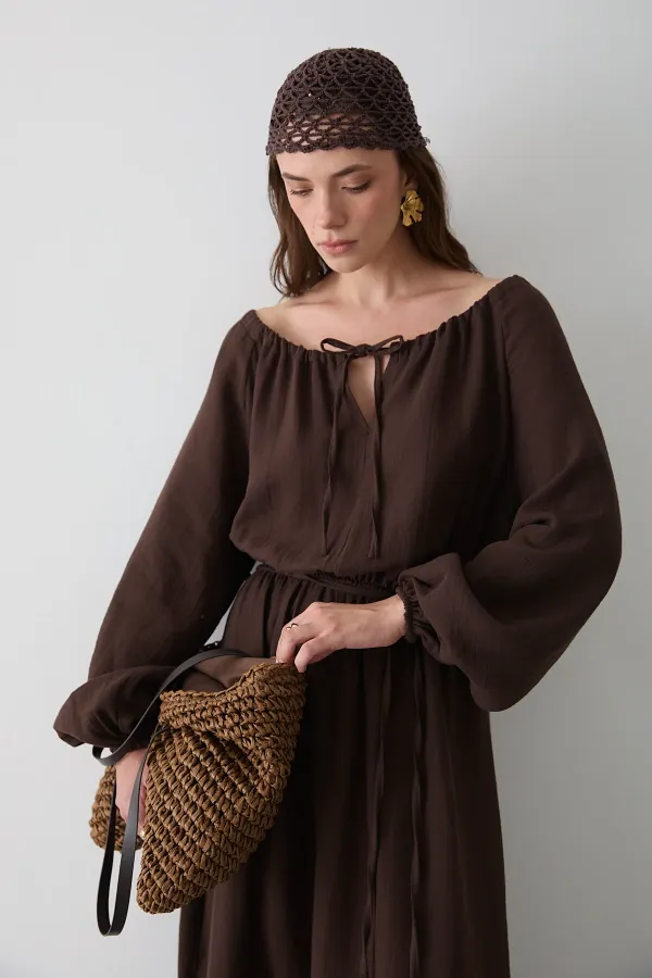 Robe en mousseline marron avec détail de nœud - 2004