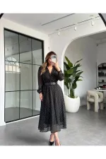 Robe longue boutonnée en mousseline imprimée à pois