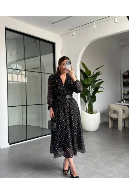 Robe longue boutonnée en mousseline imprimée à pois