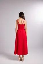 Robe rouge à brides