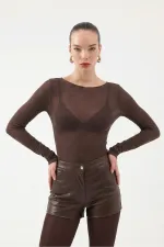 Chemisier Nikki en cachemire ultra doux à col bateau, couleur café