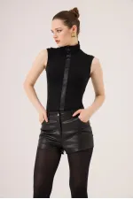 Chemisier Layla sans manches à col roulé en cachemire, noir