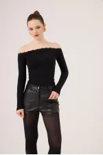 Chemisier en cachemire noir Macy à encolure Madonna en dentelle, modèle Madonna