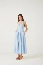 Robe longue Ophelia dos nu cintrée à la taille, bleue