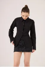 Chemise Paula, noire, coupe cintrée, taille marquée