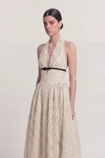 Robe Zayla à pois, col halter et poches, couleur crème Robe Zayla à pois, col halter et poches, couleur crème