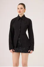 Chemise Paula, noire, coupe cintrée, taille marquée