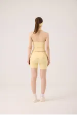 Short mini Kacie jaune à taille croisée