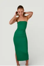 Robe moulante midi sans bretelles avec fente, verte