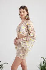 Paréo tricoté à motif floral beige pour poupée