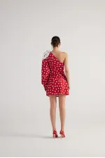 Robe à pois rouge