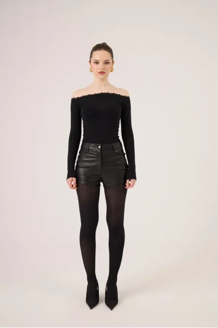 Chemisier en cachemire noir Macy à encolure Madonna en dentelle, modèle Madonna