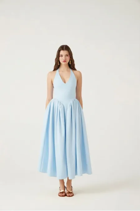 Robe longue Ophelia dos nu cintrée à la taille, bleue