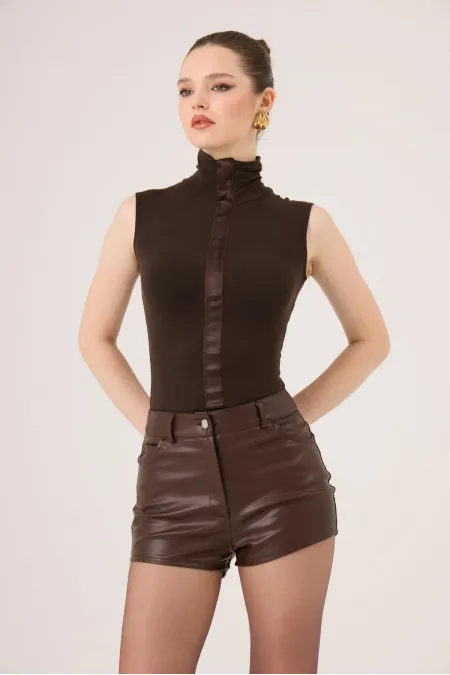 Chemisier sans manches à col roulé Layla en cachemire marron