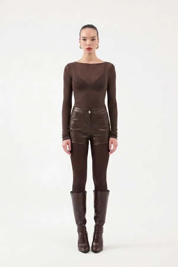 Chemisier Nikki en cachemire ultra doux à col bateau, couleur café