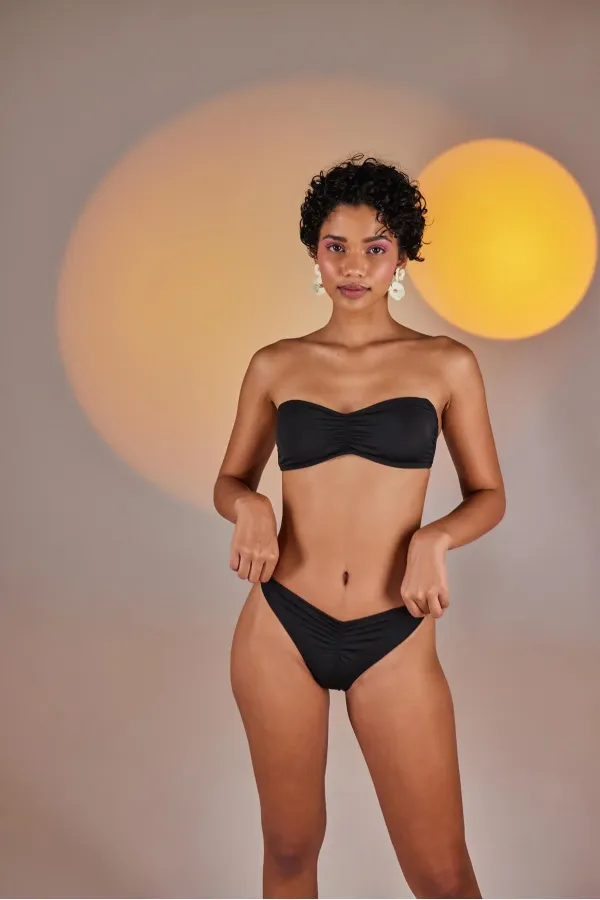 Haut de bikini noir élégant