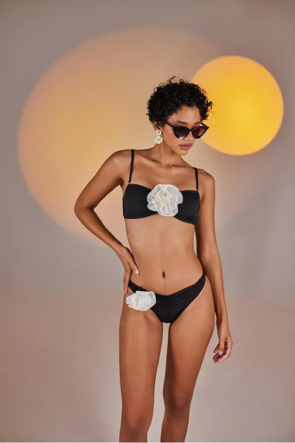 Haut de bikini noir élégant