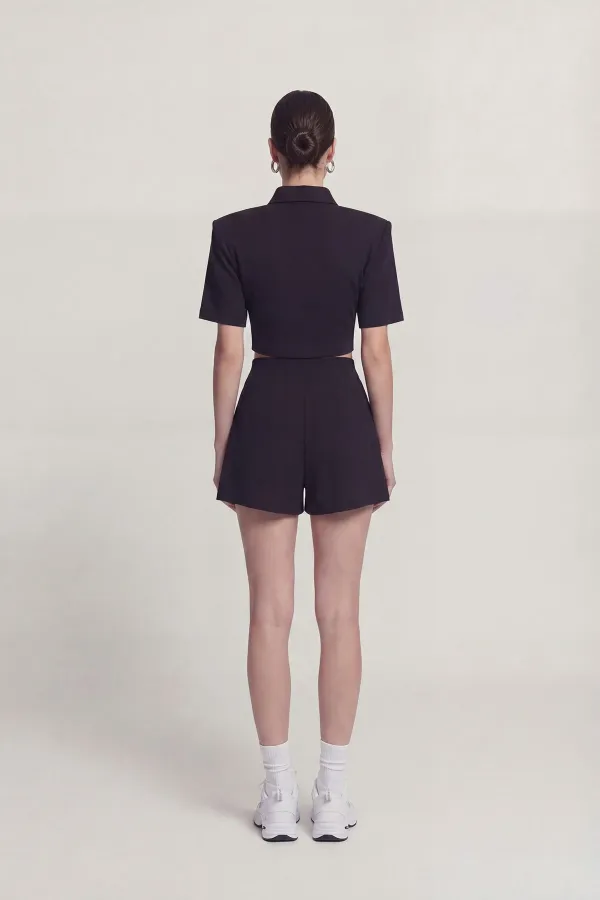 Short Alexia noir plissé à taille haute et ceinture Short Alexia noir plissé à taille haute et ceinture