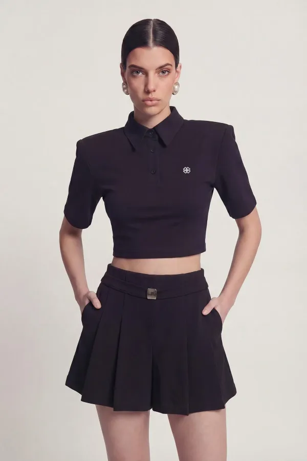 Short Alexia noir plissé à taille haute et ceinture Short Alexia noir plissé à taille haute et ceinture