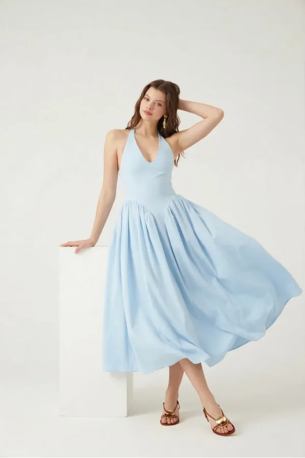 Robe longue Ophelia dos nu cintrée à la taille, bleue