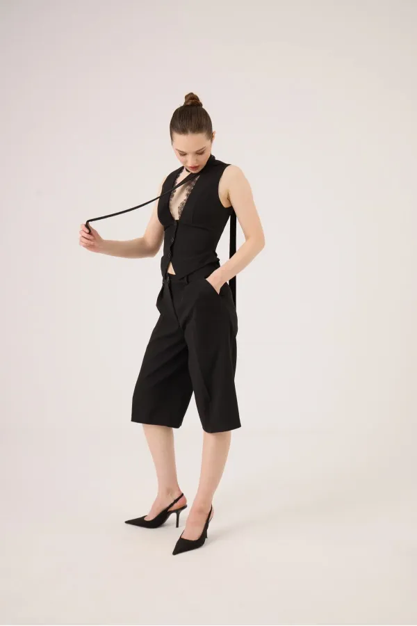 Bermuda Nina noir à taille haute et pli simple