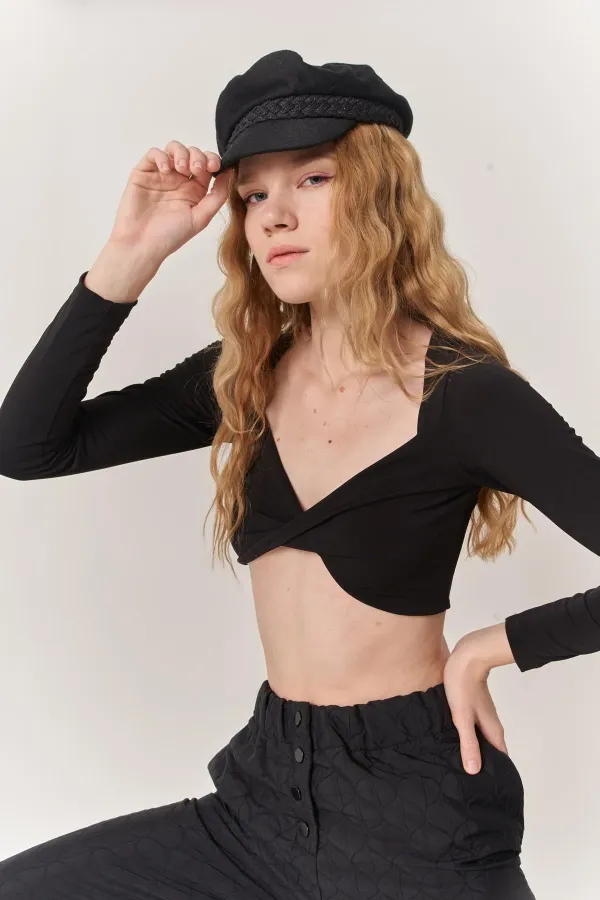 Crop Style Long Sleeve Wardrobe Blouse Black