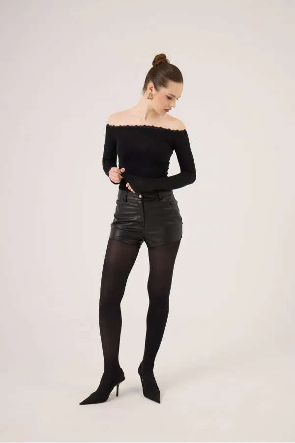 Chemisier en cachemire noir Macy à encolure Madonna en dentelle, modèle Madonna