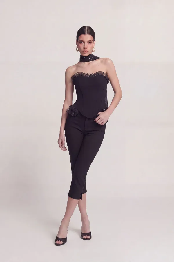 Una Capri Pants, Black, Mid-Waist, Lycra Una Capri Pants, Black, Mid-Waist, Lycra