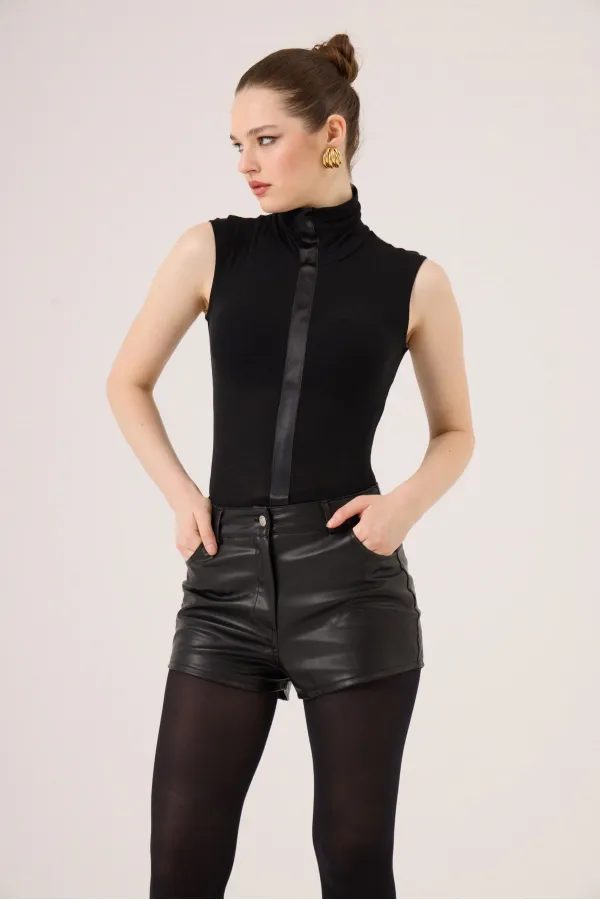 Chemisier Layla sans manches à col roulé en cachemire, noir