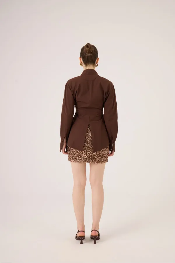 Chemise Paula cintrée à la taille, couleur café