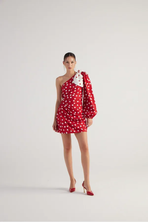 Robe à pois rouge