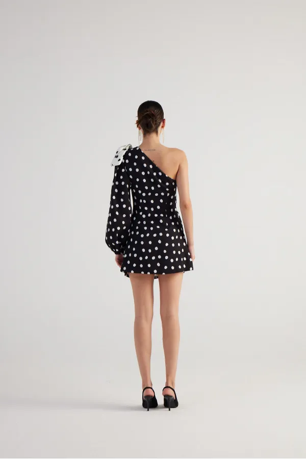 Robe à pois noirs